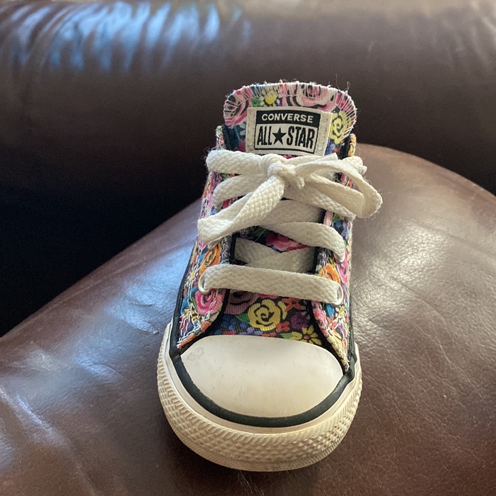 Toddler size 6 floral converse tennis shoes - Picture 3 of 4